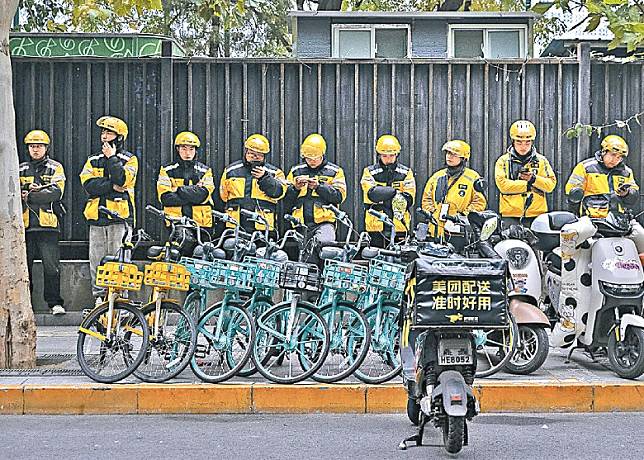 美團管理層表示，隨着年輕一代進入大學，以及投身職業生涯，其外賣業務用戶群勢將擴大。