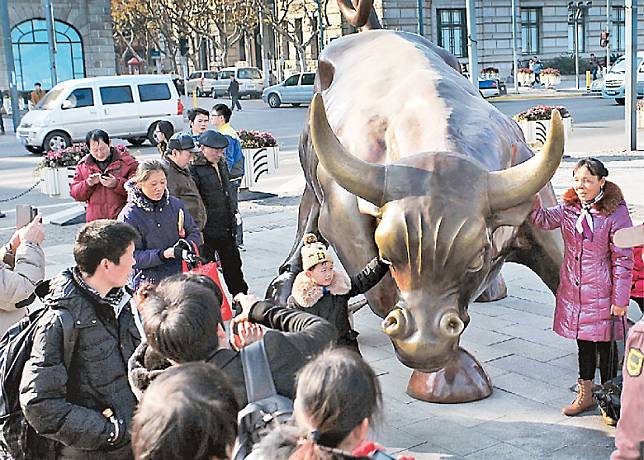 內地祭出多招推動中長期資金入市，並為此設定硬指標。