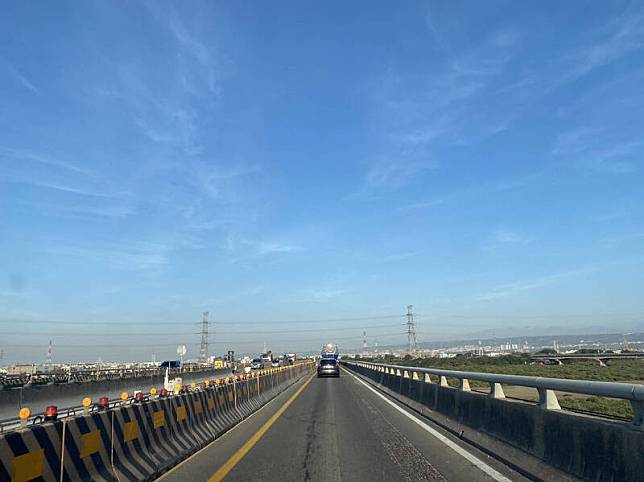 台 61 線中彰大橋改善工程計畫於 1 月 31 日晚上 8 點至 2 月 1 日上午 6 點期間，封閉 10 小時。（公路局提供） 圖：公路局提供
