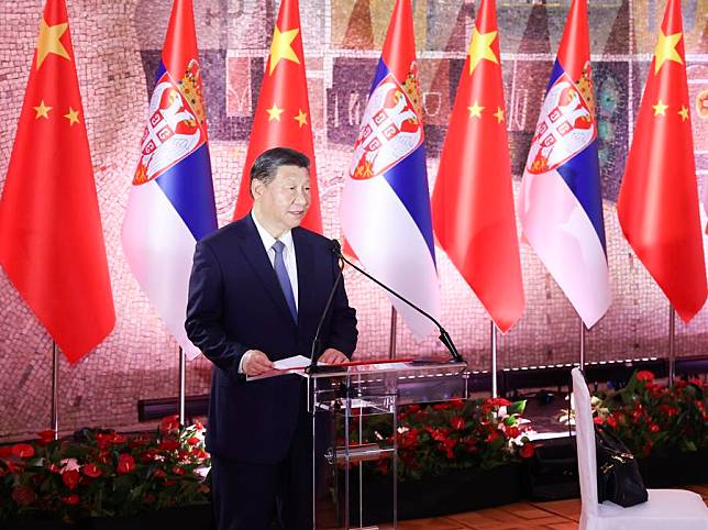 Chinese President Xi Jinping makes a toast during a welcoming banquet held by Serbian President Aleksandar Vucic and Madame Tamara Vucic in Belgrade, Serbia, May 8, 2024. Chinese President Xi Jinping and Madame Peng Liyuan attended the welcoming banquet on Wednesday. (Xinhua/Pang Xinglei)