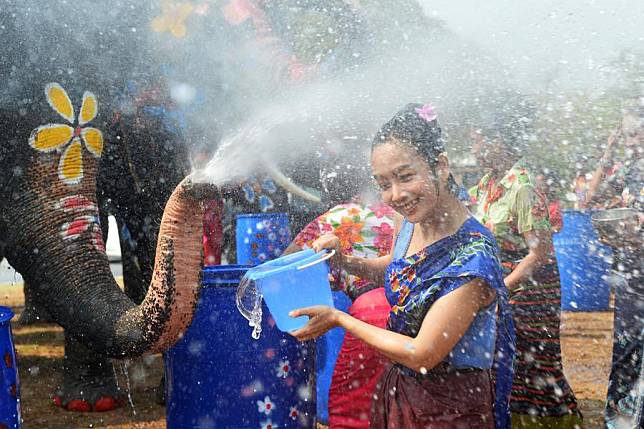 People and elephants splash water to each other to celebrate the upcoming Songkran Festival in Ayutthaya, Thailand, April 9, 2024. (Xinhua/Rachen Sageamsak)