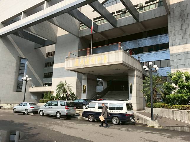 鄒姓女子搭高鐵到台中，明知身上沒帶10萬元現金，卻向鐵路警察報案稱在台北車站遭竊，被誣告罪嫌，台中地院仍以她犯罪情節輕微判她免刑，不少司法官直呼離譜。圖／本報資料照片