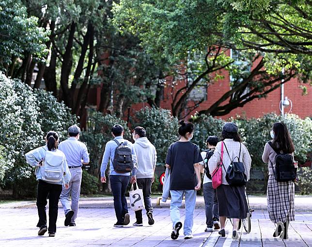 蔣姓女子讀大學時，瘋狂單戀她認為「長得不帥身材也胖胖」的老師，老師嚇壞報警，台北地檢署依實行跟蹤騷擾罪起訴，台灣高等法院判蔣女拘役40日，得易科罰金定讞。示意圖／聯合報系資料照片