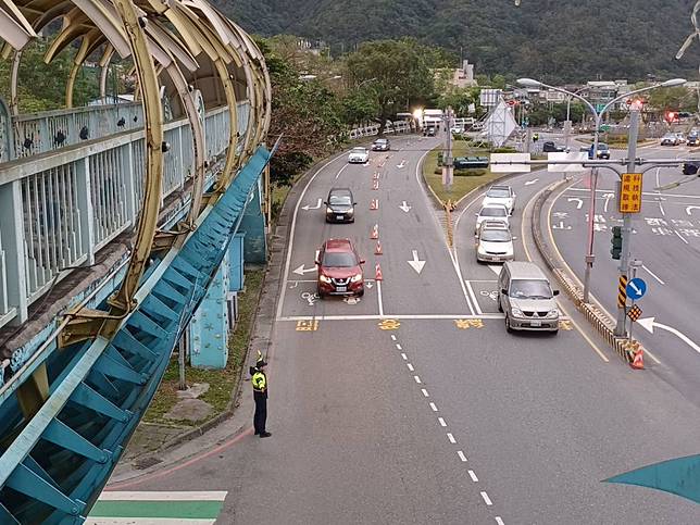 二二八連假，公路局預估蘇花路廊預估首日（廿八日）將出現南下最大車潮，全日交通量約一萬三千五百輛次，當日首波車潮將自清晨五時起湧現。（宜蘭縣警局提供）