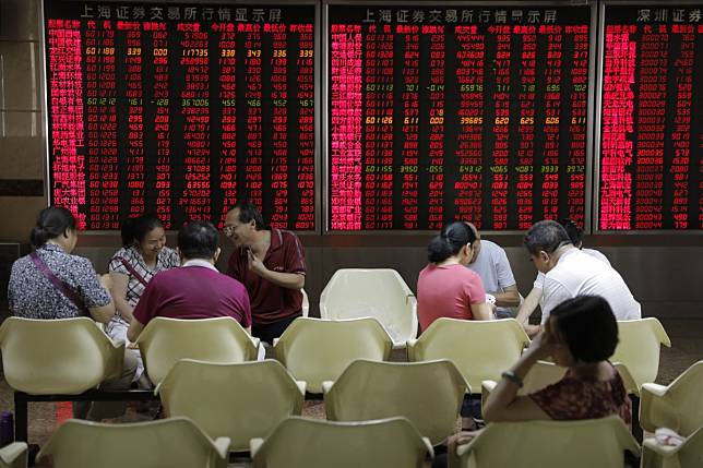 Chinese investors are keenly anticipating the first-half earnings of companies listed on the mainland’s main bourses. Photo: EPA-EFE