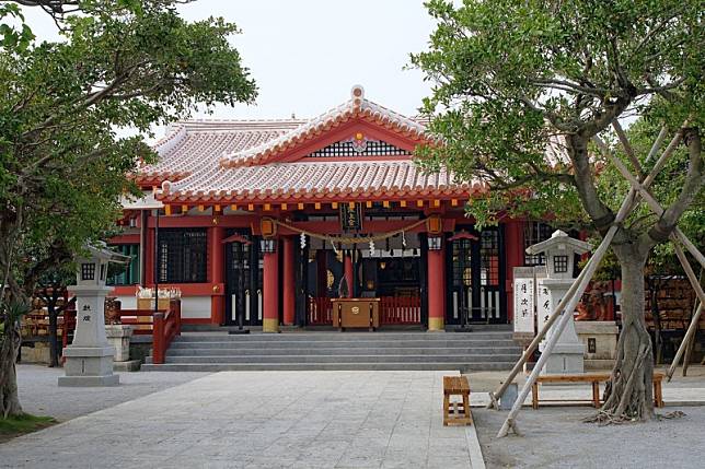 沖繩「波上宮」出現寫有「韓國瑜落選」的繪馬。(圖擷取自維基百科)