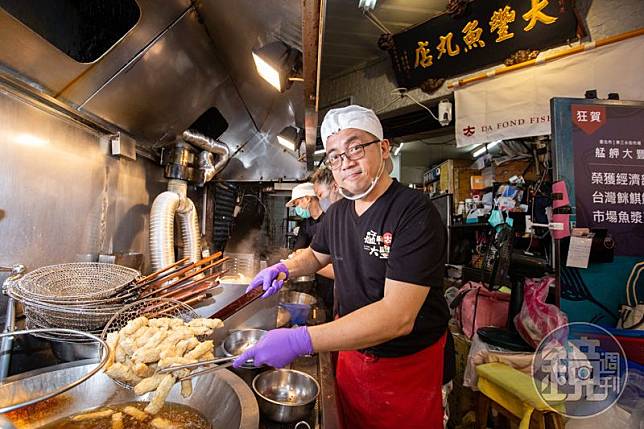 鄭靖騰接班家業，升級老店，讓66年魚丸老店多了年輕客群。