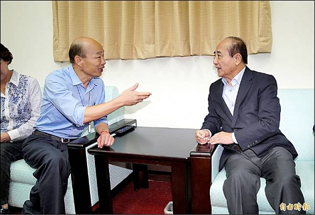 高雄市長韓國瑜昨突襲立法院拜會前立法院長王金平，「王韓會」不到10分鐘，韓就被王打發。(記者叢昌瑾攝)