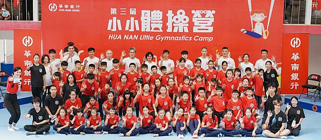 運動局長李昱叡代表盧秀燕市長出席活動 感謝企業扎根培育體操人才。（台中運動局提供）