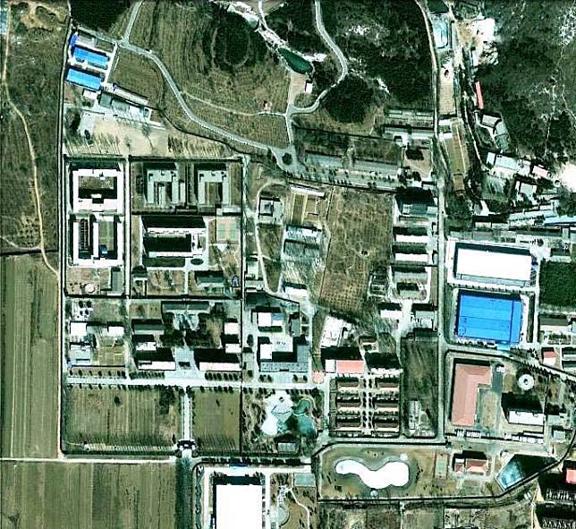 秦城監獄的衛星空照圖，它是昔日蘇聯援助計畫所設計興建。（網路截圖）