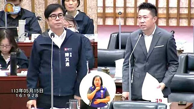 高市議員鍾易仲(右)詢問市長陳其邁(左)對修財劃法的態度，陳其邁肯定說「要修！」。(記者葛祐豪翻]攝)