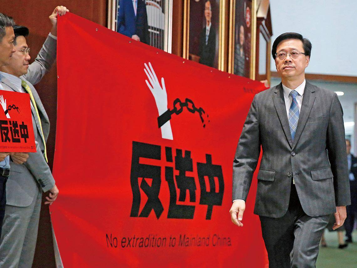 支持率99％，李家超高票當選香港特首！只有高中學歷、當了35年警察，他憑什麼獲習近平欽點？ | 今周刊| LINE TODAY