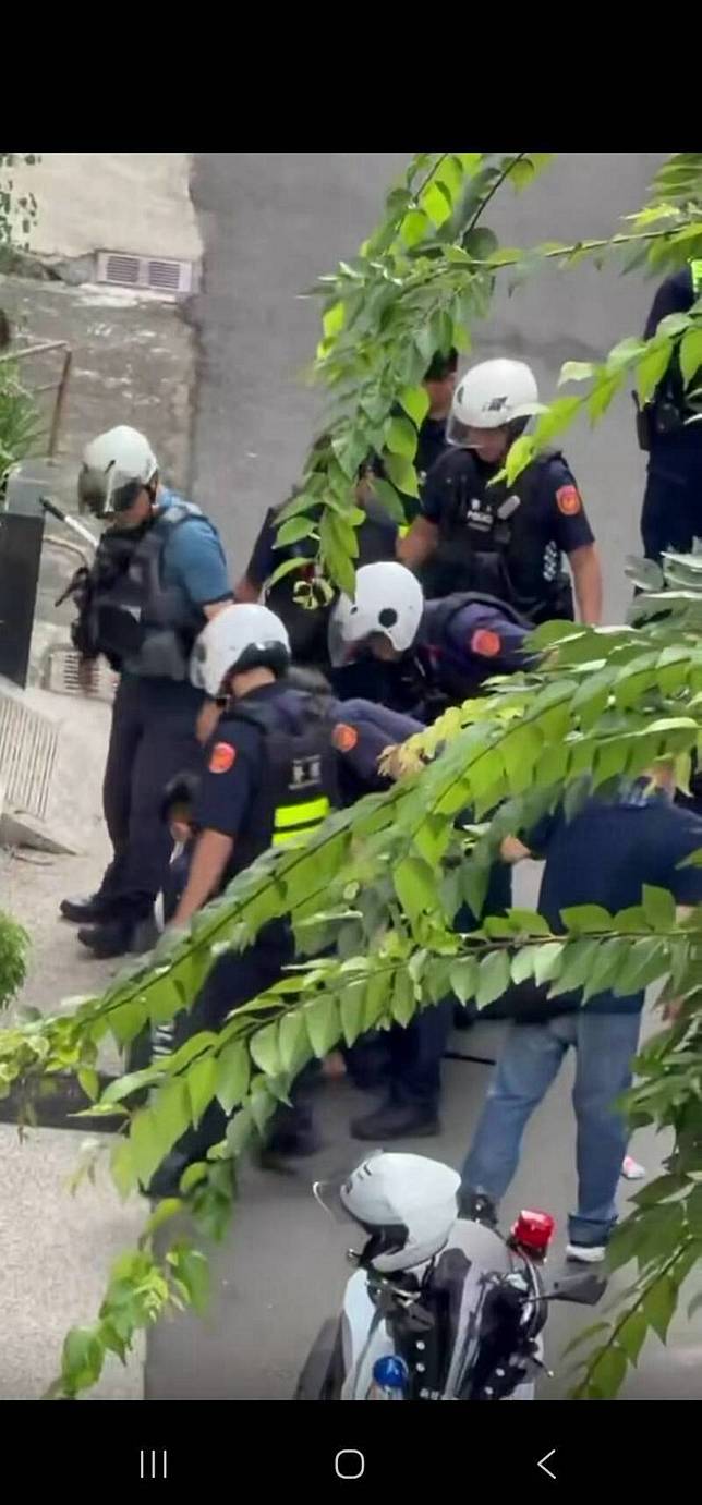 竹市三民路驚傳命案，警方開4槍制伏美籍男子兇嫌。(取材自網路)