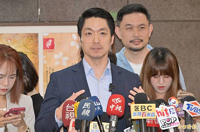 台北市長蔣萬安今被問及藍營大咖家暴案，強調任何形式的家暴都不被允許。(記者田裕華攝)