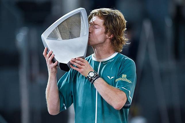 Winner Andrey Rublev of Russia kisses the trophy during the awarding ceremony for the men's singles event at the Madrid Open tennis tournament in Madrid, Spain, May 5, 2024. (Photo by Gustavo Valiente/Xinhua)