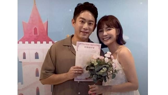 林萱瑜（右）、Junior昨登記結婚。翻攝林萱瑜臉書