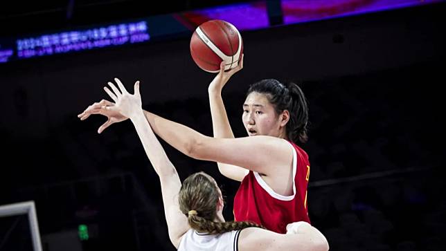 中國女子籃球U18 228公分「女姚明」張子宇。FIBA提供