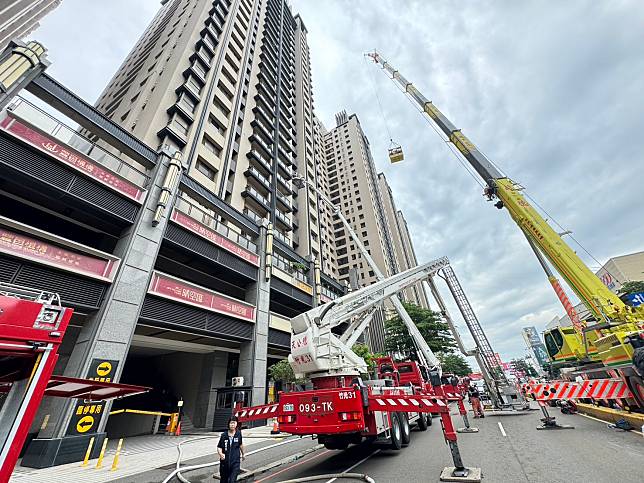 新竹市晴空匯火警釀2名消防員殉職，新竹市消防局回應，有關家屬反映事項，消防局將會持續關心。至於內部懲處，消防局跟都發處就災調報告狀況進行內部檢討懲處，並沒有卸責、包庇或推卸給基層。圖／報系資料照