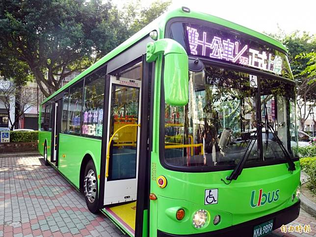 台中市「雙十公車」正式上路。(記者張菁雅攝)