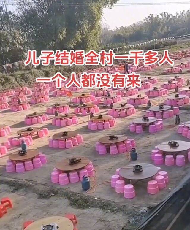 中國貴州一男子日前結婚回到農村辦喜酒，席開100桌，但全村1000多村民卻沒有1人到場祝賀。(截取自中國微博)