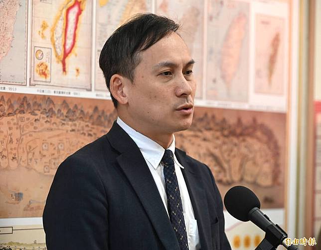 國民黨立委葉元之表示，監察院如果覺得調查權很重要就進行調查鄭文燦，還害怕立院侵犯調查權，就是佔著茅坑不拉屎。(記者王藝菘攝)
