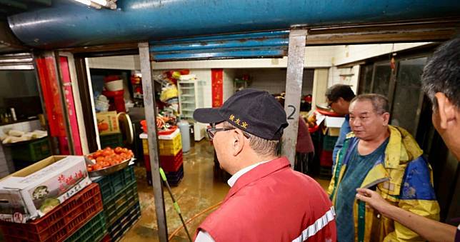 豪雨釀新北大淹水　侯友宜勘災喊話：全力以赴助市民恢復日常