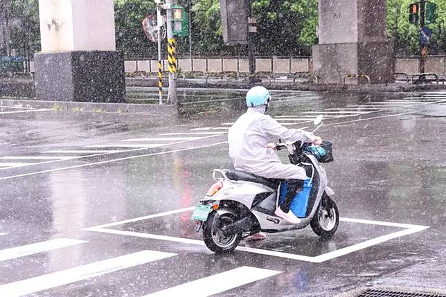 ▲凱米颱風、雨天、下雨、大雨、天氣配圖。（圖／NOWnews攝影中心，2024.07.24）