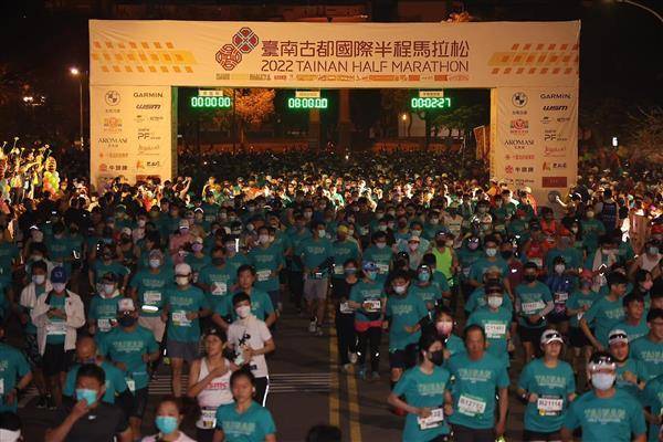 高達1.9萬人報名的古都半程馬拉松明天起跑。圖為去年賽事。翻攝臺南古都國際半程馬拉松臉書