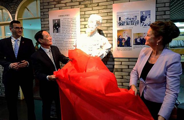 The statue of Prosper Marie Giquel was installed in the Museum of Foochow Arsenal 1866 in Fuzhou, east China's Fujian Province, Oct. 23, 2014. (Xinhua/Wei Peiquan)