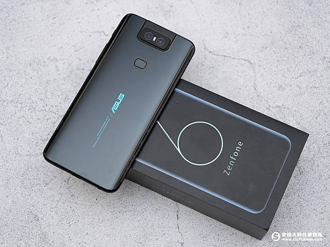 ▲ ZenFone 6盒裝為低調的黑色