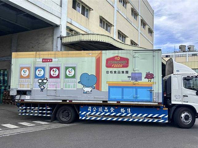 佳格食品集團為台灣營養及保健食品大廠，卻爆出積欠員工固定獎金及加班費，金額高達數百萬元，佳格食品企業工會19日上午發起抗議。(圖／中國時報廖姮玥攝)