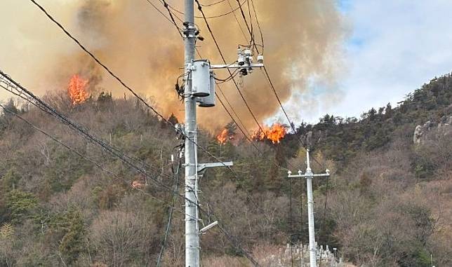 廣島縣江田島市發生山火。翻攝X@廣島縣江田島市山火