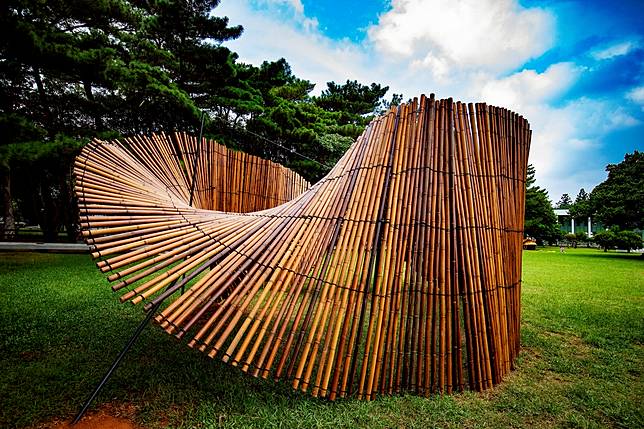 ▲放大版的竹構「莫比烏斯帶」外觀很特別（圖/桃園市政府文化局） 