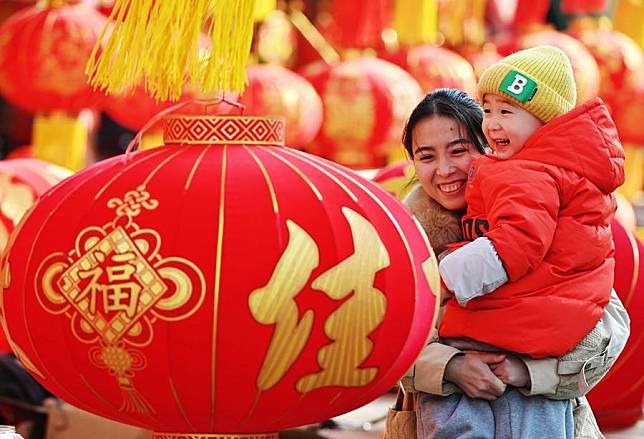 People select decorations for the upcoming Chinese New Year at a market in Tengzhou City, east China's Shandong Province, Jan. 18, 2025. (Photo by Li Zhijun/Xinhua)