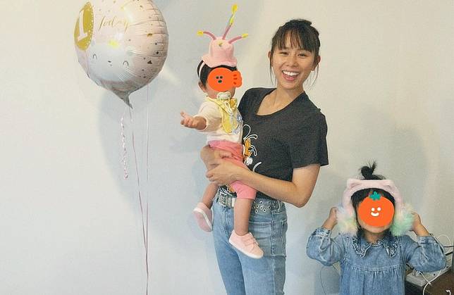 芊蕙子與兩名女兒長居英國，混血肥仔則須通常回港工作。