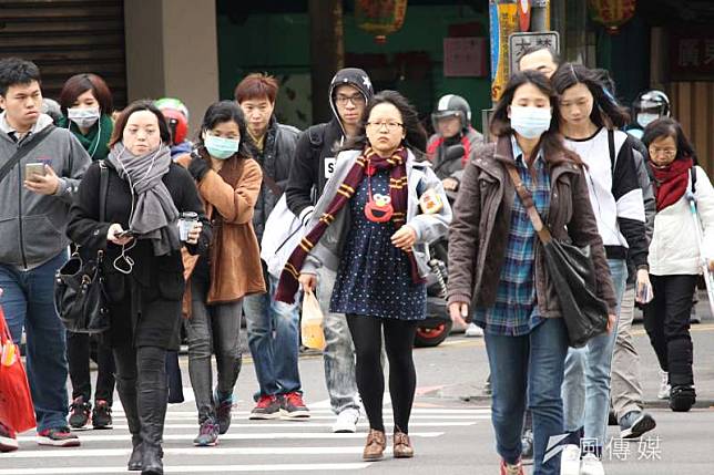 今年5月天氣稍涼，不少民眾都很有感。示意圖。（資料照，方炳超攝）