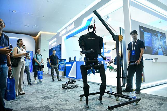 People watch a robot demonstration at the booth of Intel during the Tencent Global Digital Ecosystem Summit in Shenzhen, south China's Guangdong Province on Sept. 5, 2024. (Xinhua/Liang Xu)