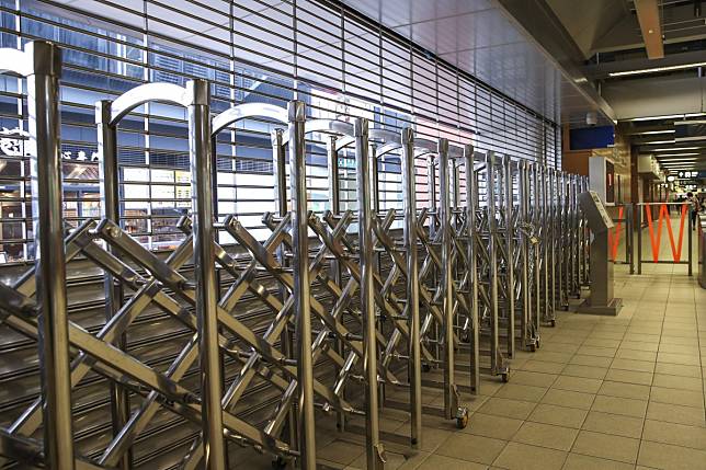 The new gates have been installed at Shek Mun MTR station. Photo: Winson Wong