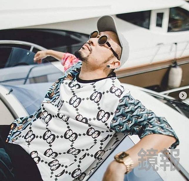 熱狗也曾穿過黃男的潮牌服飾。