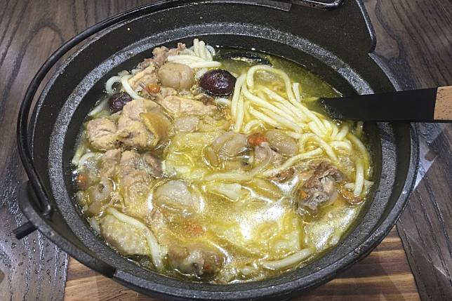 The fish maw chicken noodles dish at Wyji restaurant in Wan Chai, Hong Kong. Photo: Oasis Li
