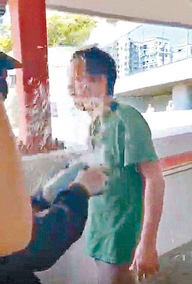 當日事主於馬鞍山被人淋易燃液體再點火。