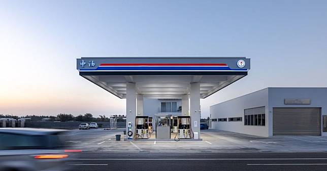 全台最美加油站！台南中油「濱海」站：純白的極簡設計，讓「加油」成為一件時髦的事