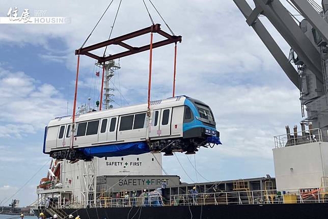 捷運三鶯線首列車八月初正式抵台。 圖片／新北市政府捷運工程局