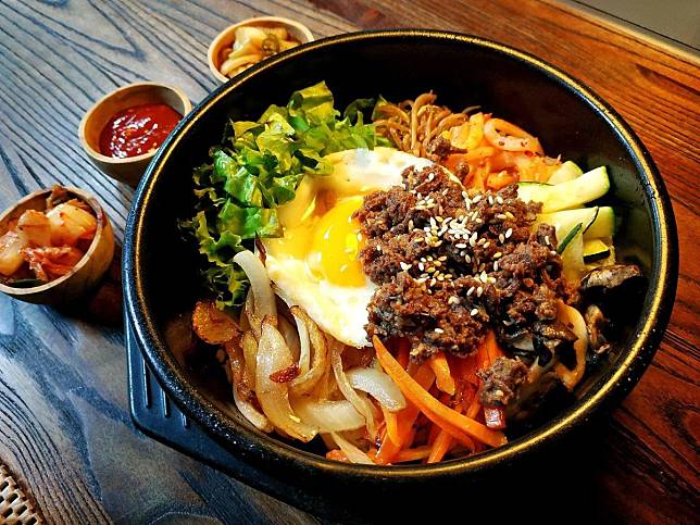 韓式料理夯遍全台，讓女網友好奇發問，到底好吃的原因是什麼？（圖／pixabay）