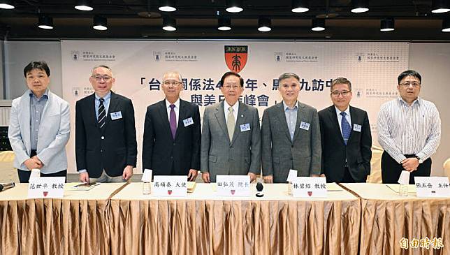 國策院文教基金會12日舉辦「台灣關係法45週年、馬英九訪中與美日菲峰會」座談會。(記者廖振輝攝)