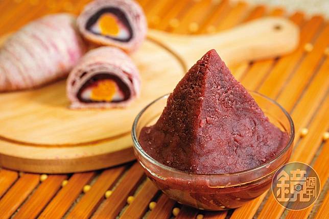 紅豆沙使用屏東萬丹的紅豆，搭配上紐西蘭的安佳奶油，入口清爽不甜膩。