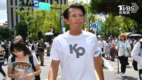 民眾黨主席黃國昌爆料，總統賴清德曾派總統府秘書長潘孟安傳話給他。(圖／胡瑞麒攝)