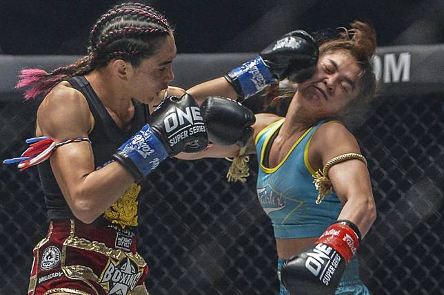 Janet Todd lands a punch on Stamp Fairtex. Photos: One Championship