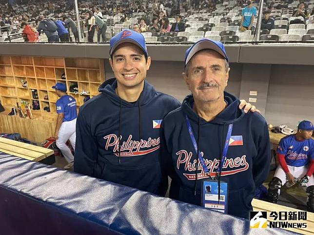 ▲對中華隊也不怕！菲律賓棒球教父Pepe Munoz跟兒子Carlos一同奮戰。（圖／吳政紘攝