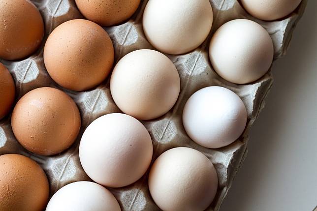 6大1小10天蛋量需多少？　網一看冰箱驚：是開早餐店吧！
